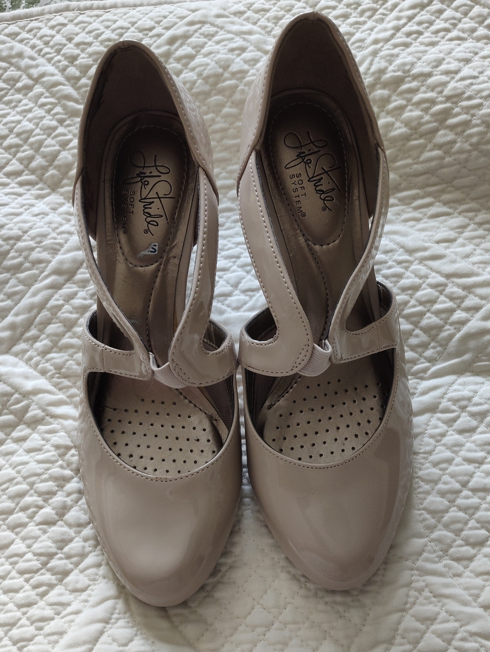 Life Stride Nude Heels